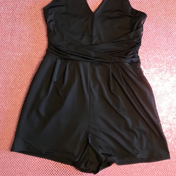 SOLD GUESS Dressy Black Halter Romper Large - Picture 5 of 11